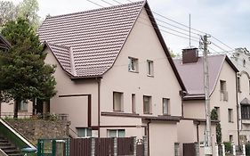 Apartment In Garage With Free Parking